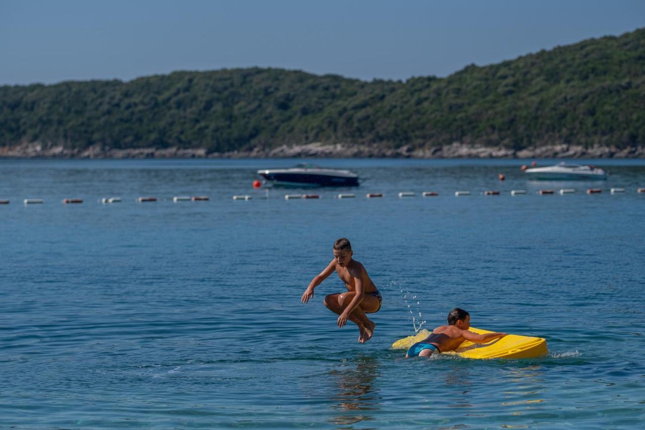 בודווה Poseidon The Beach Hotel מראה חיצוני תמונה