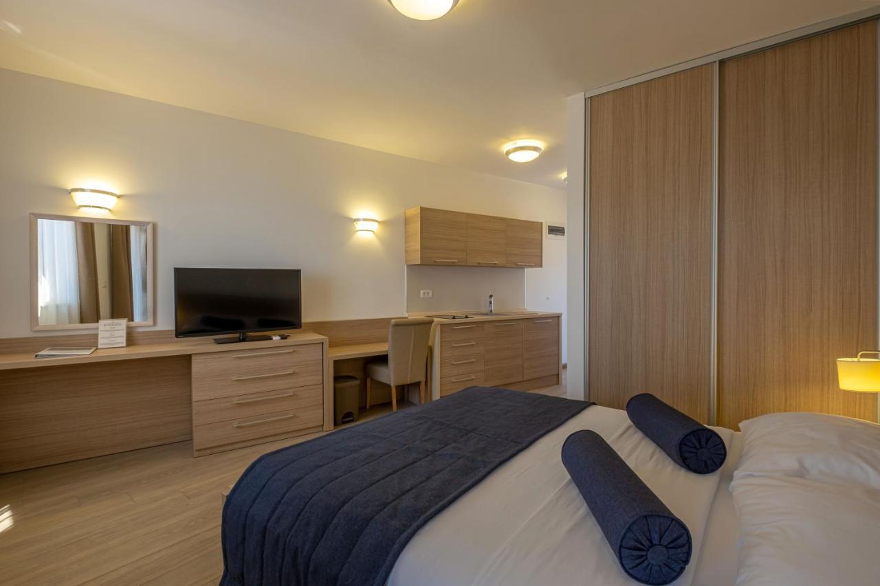 בודווה Poseidon The Beach Hotel מראה חיצוני תמונה